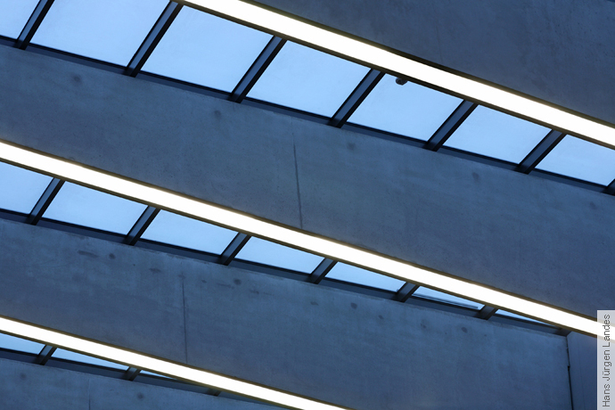 Integration Lichtbänder in die Betonschotten der Oberlichtkonstruktion